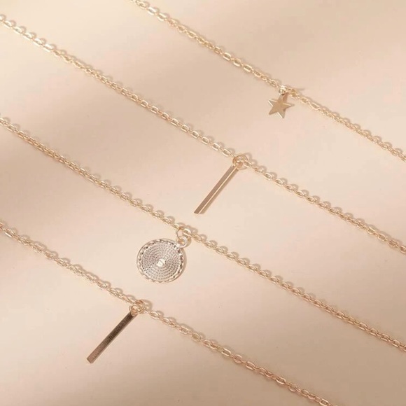 🌸 3 for $12 Star & Round Charm Layered Necklace - Picture 2 of 3